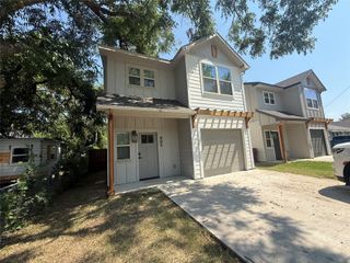 905 E 10th Street, Bonham, TX 75418