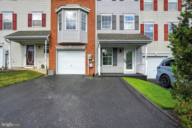 156 COUNTRY RIDGE DR, Red Lion, PA 17356