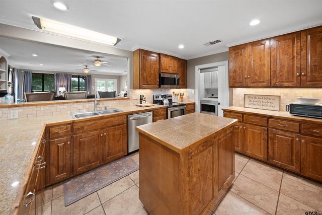 155 Fairway Dr, Bullard, TX 75757