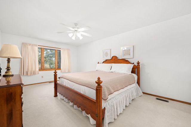 1755 Brock Circle, Sycamore, IL 60178