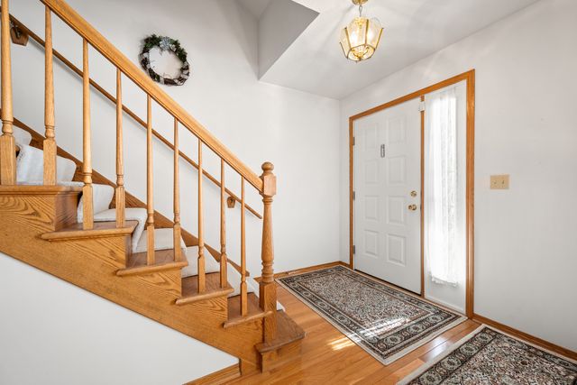 1755 Brock Circle, Sycamore, IL 60178