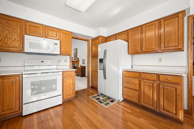 1755 Brock Circle, Sycamore, IL 60178