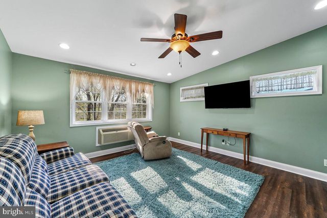 114 LAKEVIEW DR, Ridley Park, PA 19078