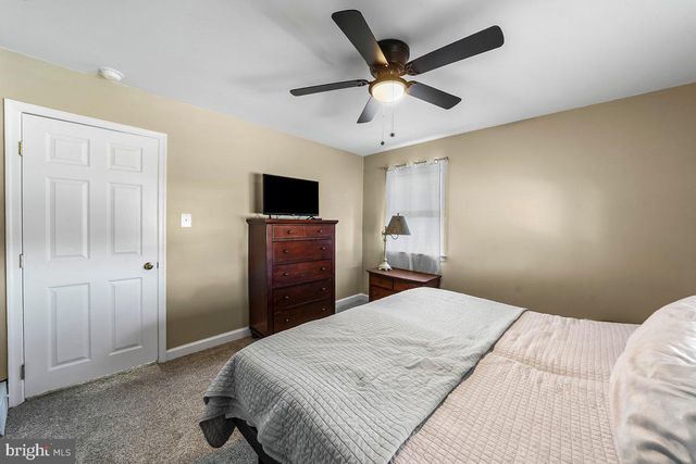 114 LAKEVIEW DR, Ridley Park, PA 19078