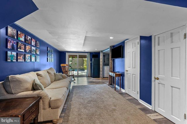 114 LAKEVIEW DR, Ridley Park, PA 19078