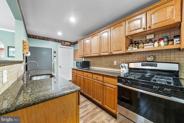 114 LAKEVIEW DR, Ridley Park, PA 19078