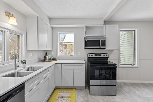 326 Faversham, Willernie, MN 55090