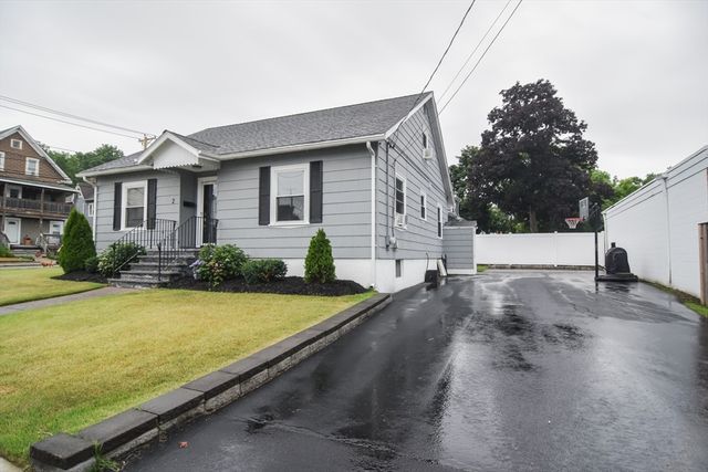 2 Lamb St, Attleboro, MA 02703