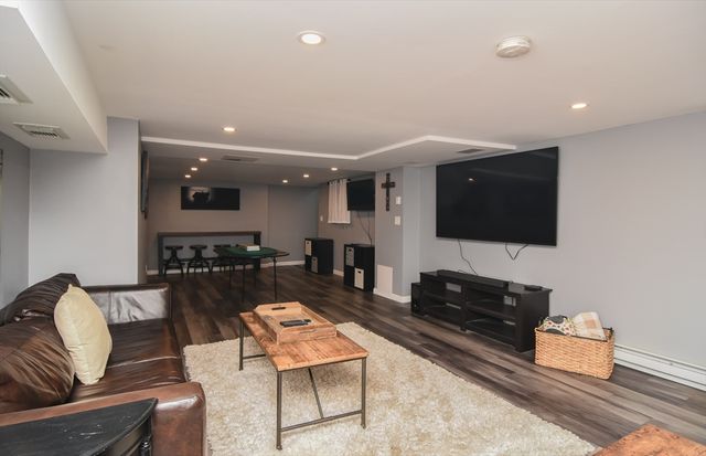 2 Lamb St, Attleboro, MA 02703
