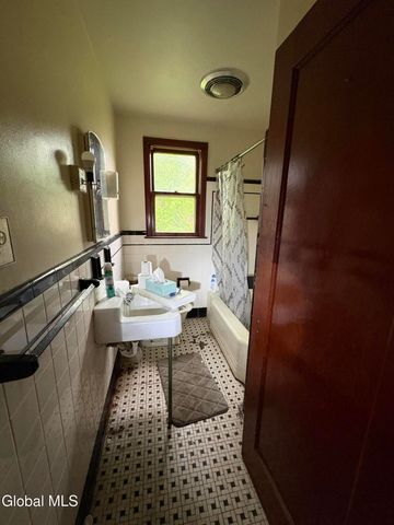 1833 Avenue A, Schenectady, NY 12308
