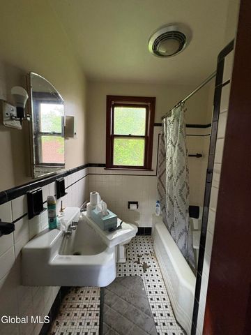 1833 Avenue A, Schenectady, NY 12308