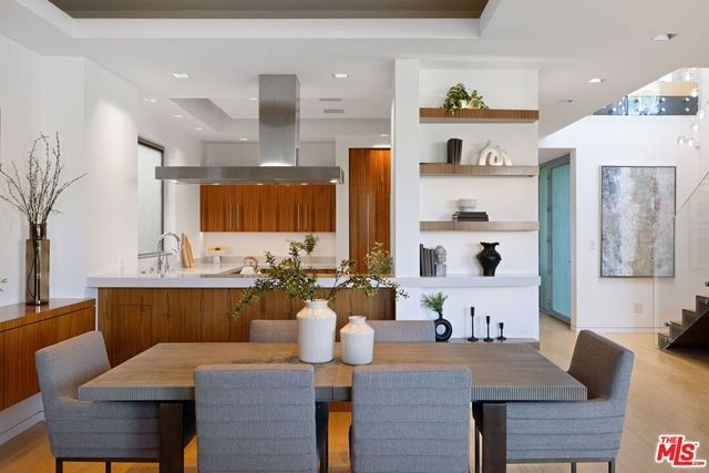 2910 & 2908 Strongs Drive, Venice, CA 90291