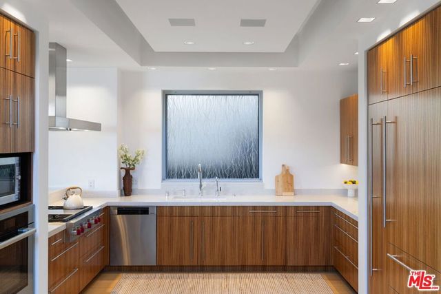 2910 & 2908 Strongs Drive, Venice, CA 90291