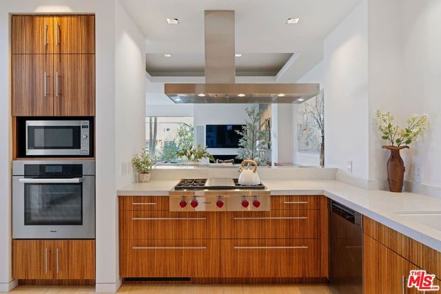 2910 & 2908 Strongs Drive, Venice, CA 90291