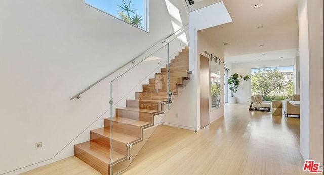 2910 & 2908 Strongs Drive, Venice, CA 90291