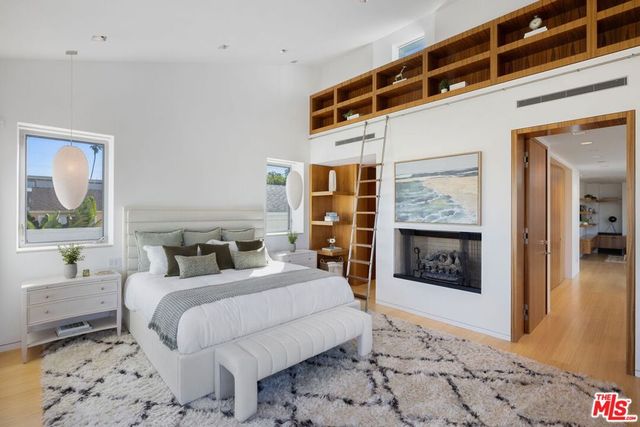 2910 & 2908 Strongs Drive, Venice, CA 90291