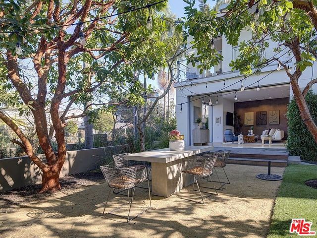 2910 & 2908 Strongs Drive, Venice, CA 90291