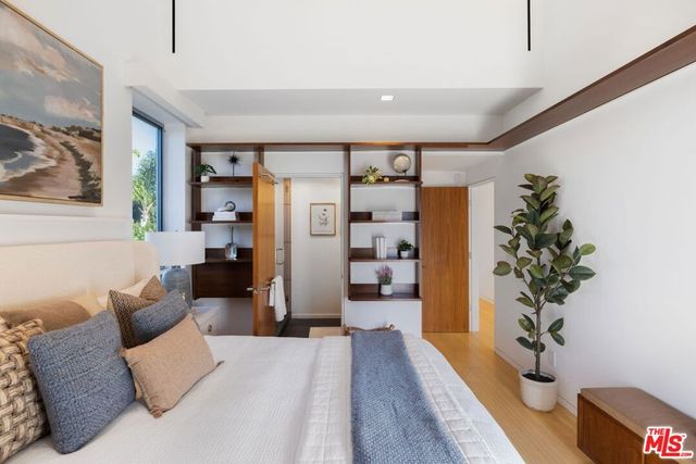 2910 & 2908 Strongs Drive, Venice, CA 90291