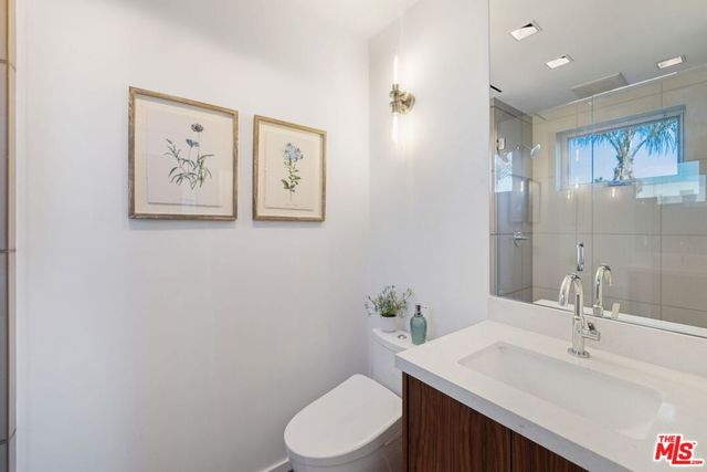 2910 & 2908 Strongs Drive, Venice, CA 90291