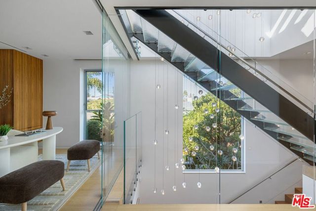 2910 & 2908 Strongs Drive, Venice, CA 90291