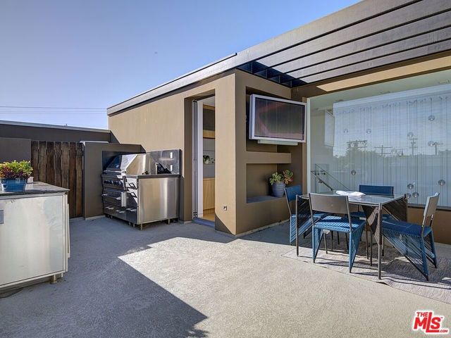 2910 & 2908 Strongs Drive, Venice, CA 90291