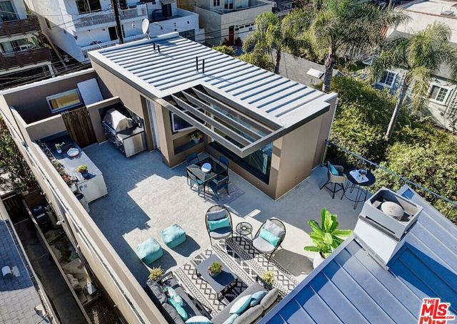 2910 & 2908 Strongs Drive, Venice, CA 90291