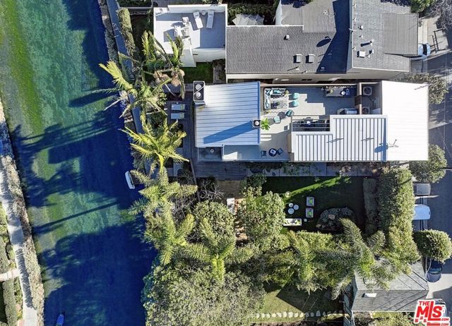 2910 & 2908 Strongs Drive, Venice, CA 90291