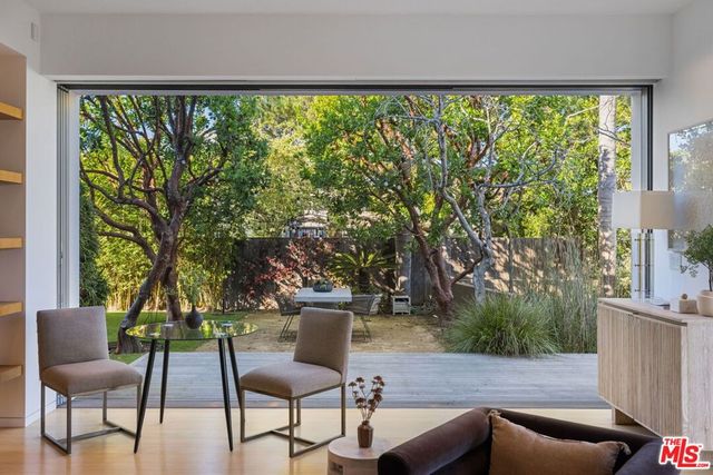 2910 & 2908 Strongs Drive, Venice, CA 90291