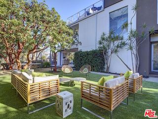 2910 & 2908 Strongs Drive, Venice, CA 90291