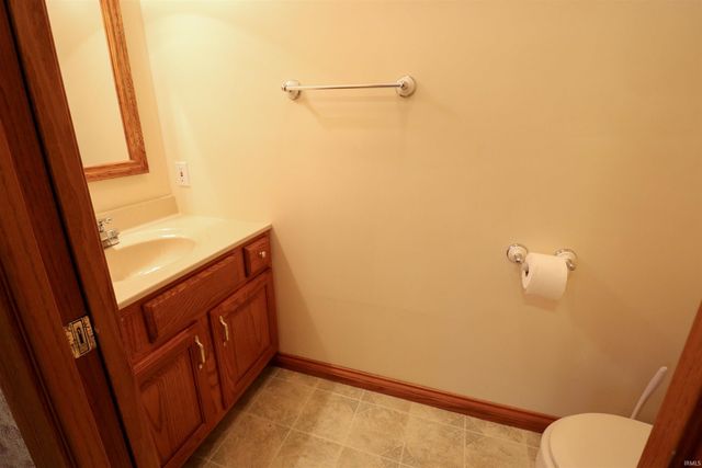 2577 E 600 S, Huntingburg, IN 47542