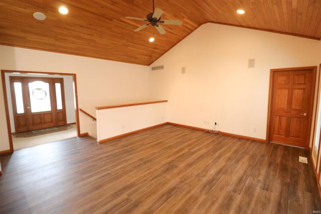 2577 E 600 S, Huntingburg, IN 47542