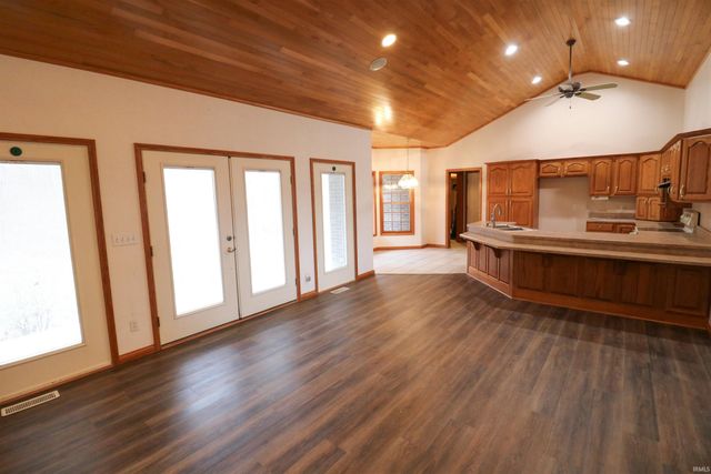 2577 E 600 S, Huntingburg, IN 47542