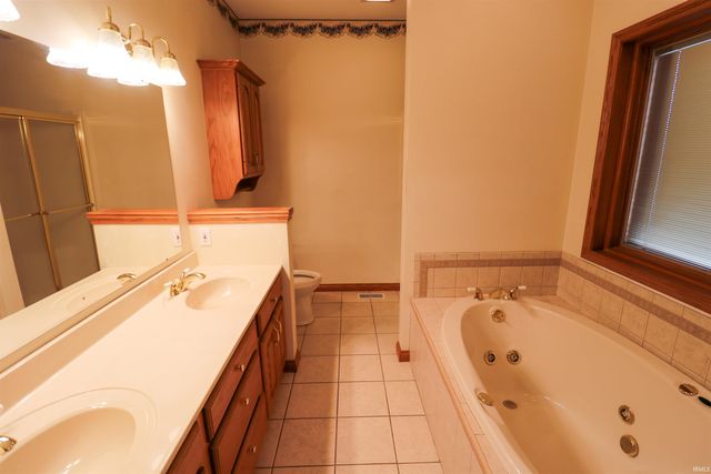 2577 E 600 S, Huntingburg, IN 47542