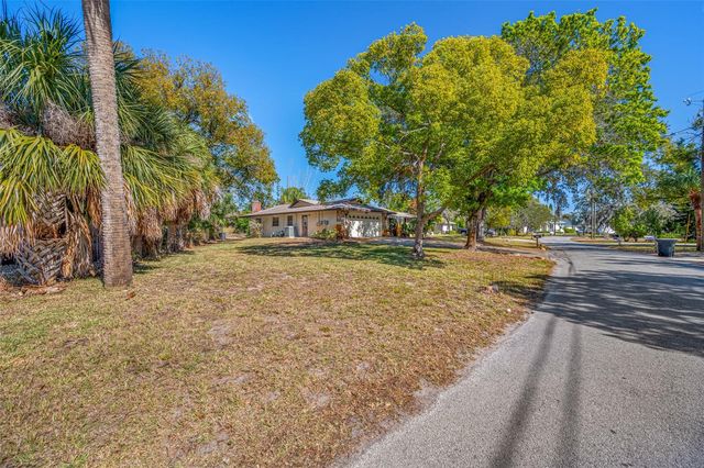 869 SEMINOLE BOULEVARD, Tarpon Springs, FL 34689
