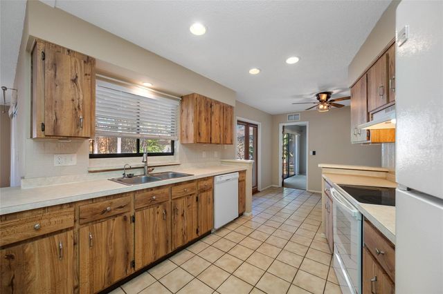 869 SEMINOLE BOULEVARD, Tarpon Springs, FL 34689