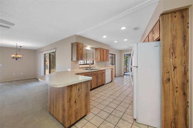 869 SEMINOLE BOULEVARD, Tarpon Springs, FL 34689