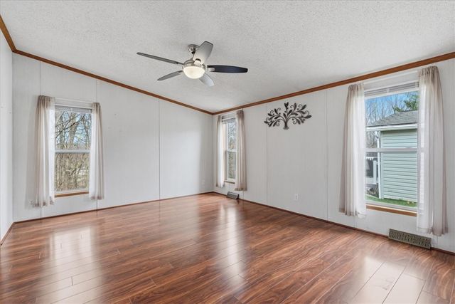 20 W Rock Lake Ct, Jackson Twp, PA 16063