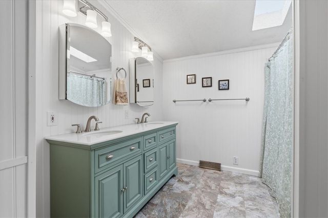 20 W Rock Lake Ct, Jackson Twp, PA 16063