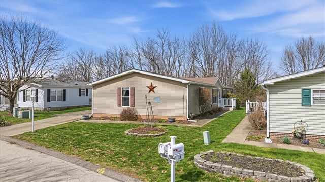 20 W Rock Lake Ct, Jackson Twp, PA 16063