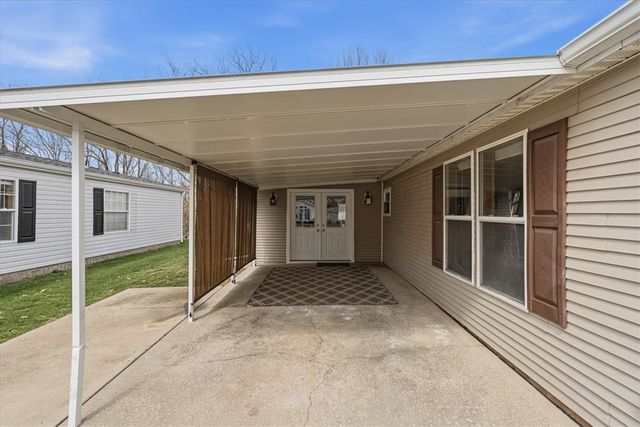 20 W Rock Lake Ct, Jackson Twp, PA 16063