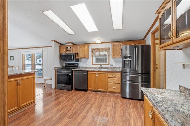 20 W Rock Lake Ct, Jackson Twp, PA 16063