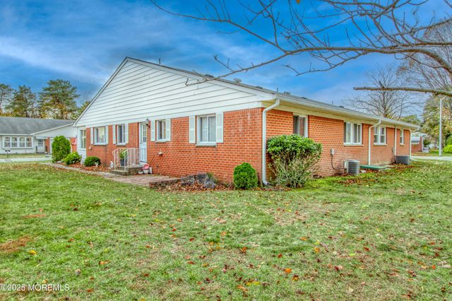 15 Monmouth Lane B, Whiting, NJ 08759