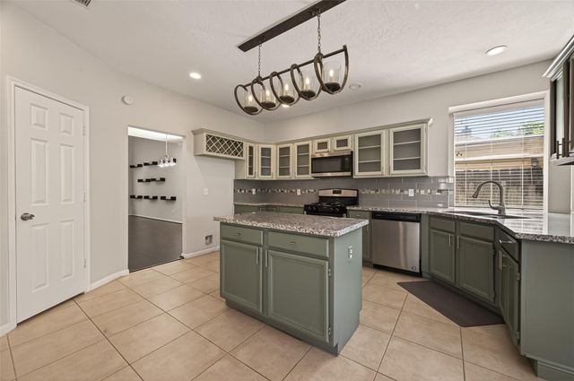 3215 Broken Bough Drive, Missouri City, TX 77459