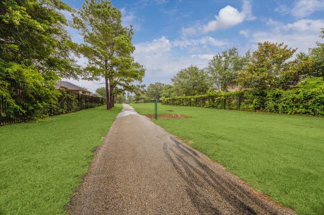 18411 S Raven Shore Drive, Cypress, TX 77433