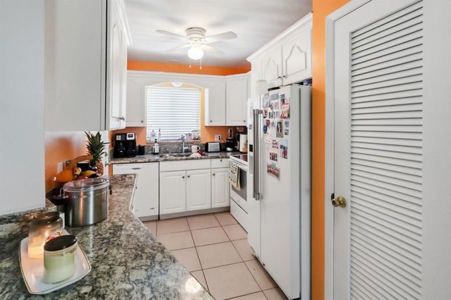 11 Garden Street 206T, Tequesta, FL 33469