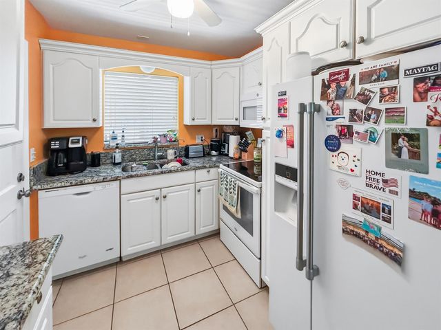 11 Garden Street 206T, Tequesta, FL 33469