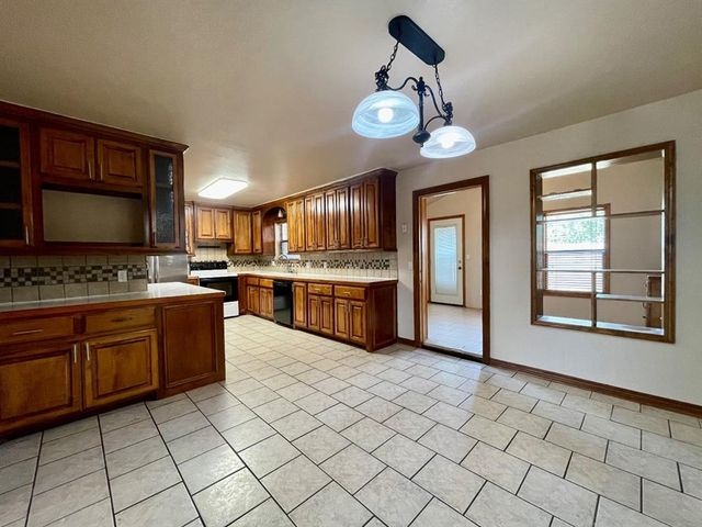 1319 W Aries Road, Edmond, OK 73003