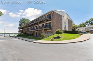 895 S Pontiac Trail C204, Walled Lake, MI 48390