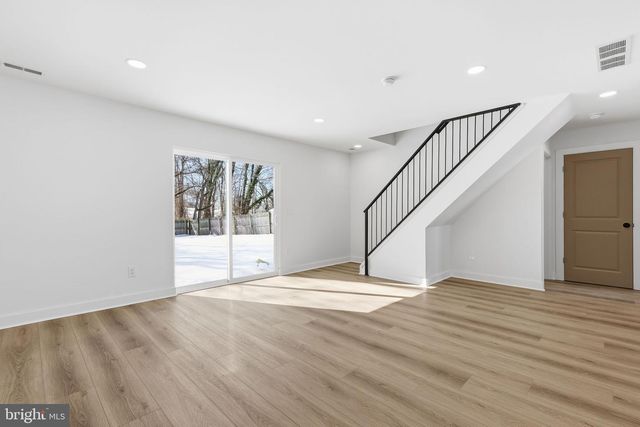 29 ROCKY POOL LN, Levittown, PA 19055