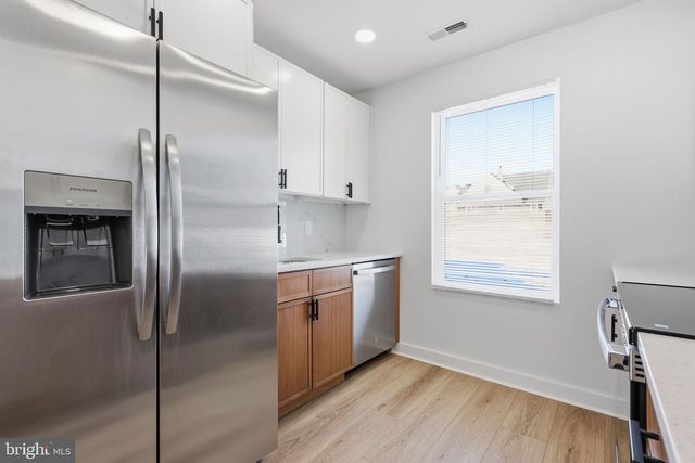 29 ROCKY POOL LN, Levittown, PA 19055